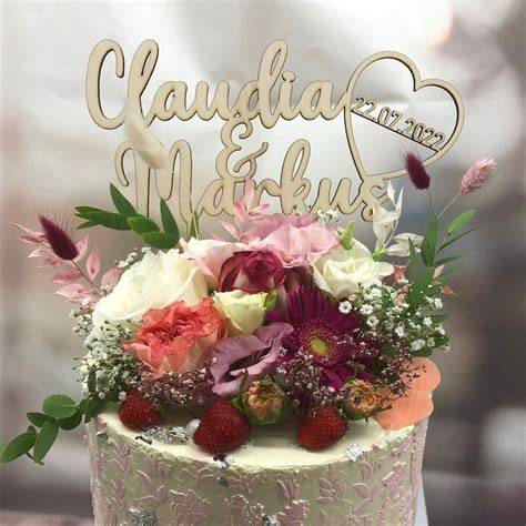 Hochzeitstorte mit personalisiertem Acryl-Topper