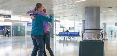 Hoenig und Familie beim Abschied am Flughafen