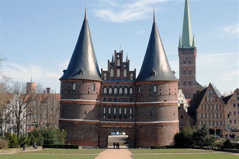 Holstentor und Marzipan - Symbolbild Lübeck