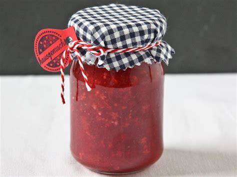 Holunderbeeren Marmelade im Glas