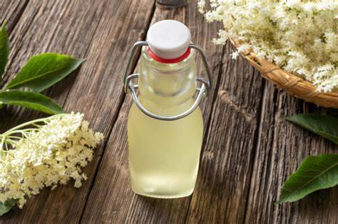 Holunderblütenessig im Salatdressing