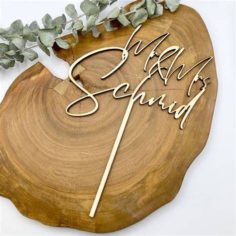 Holz-Caketopper mit elegantem Lettering