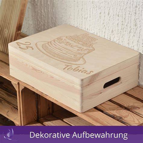 Holzbox und nummerierte TO’AK-Tafeln