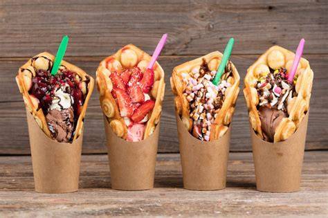 Hongkong Streetfood: Bubble Waffles in Tüten mit Eis