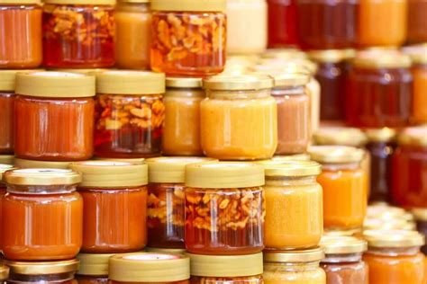 Honig im Glas: Verschiedene Sorten und Farben