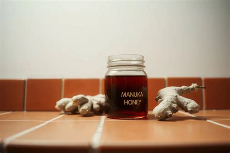 Honig in der Hausapotheke: Anwendungsmöglichkeiten für Haut, Hals und Verdauung