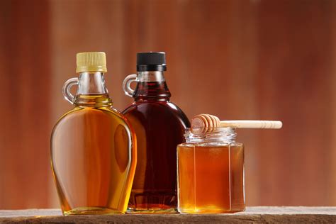 Honig und Ahornsirup als Zuckeralternativen