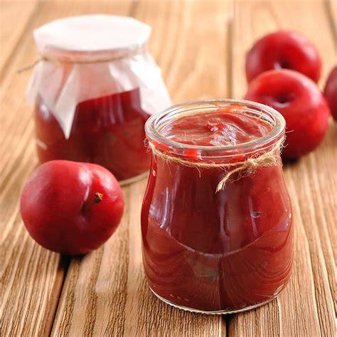 Honig-Orangen-Glasur: Schüssel mit Honig, Marmelade und Gewürzen
