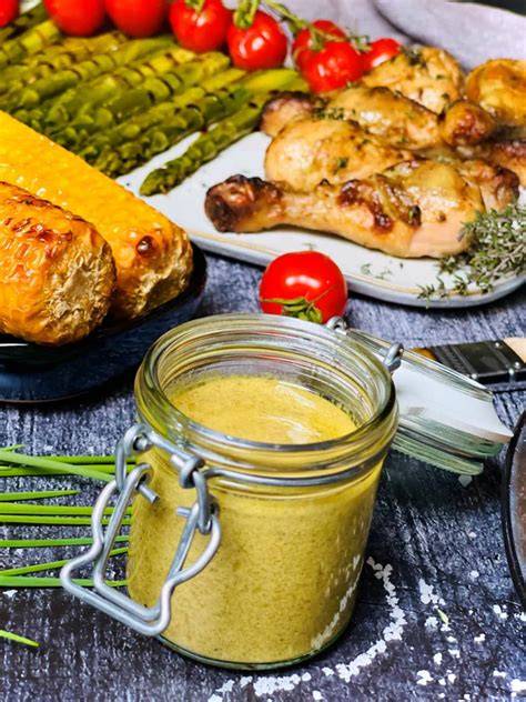 Honig-Senf-Marinade bei der Zubereitung