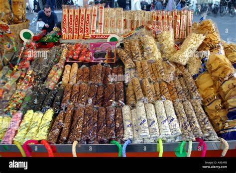 Honig-Vielfalt auf einem Marktstand in Poppenbüll