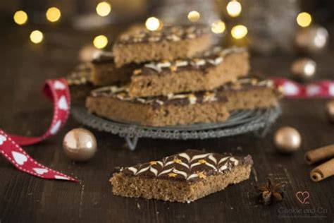 Honigkuchen und Lebkuchen auf einer Servierplatte