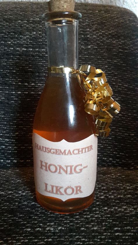 Honiglikör (Bärenfang) - goldener Likör in Flaschen, Zutaten und Gewürze