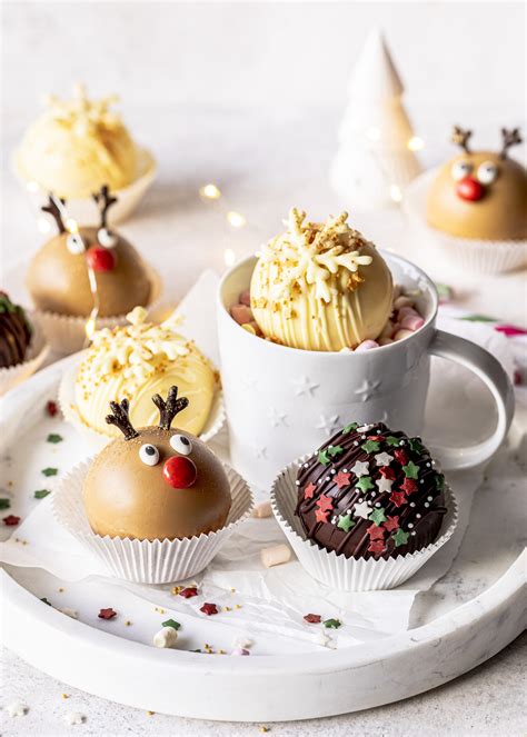 Hot Chocolate Bombs mit Mini Marshmallows und Kakaofüllung