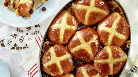 Hot Cross Bun Bread and Butter Pudding zum Osterfest