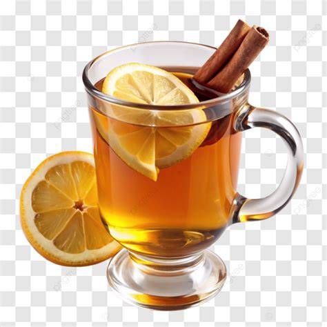 Hot Toddy in Teeglas mit Zimtstange und Zitronenscheibe