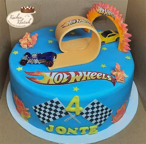 Hot Wheels Torte mit Looping und Rennbahn-Dekoration