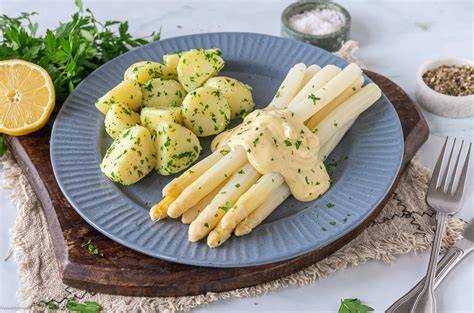 Hummer, Spargel und Trüffel Hollandaise - Telleransicht