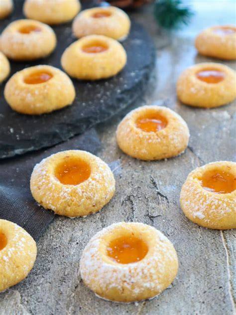 Husarenkrapferl mit roter Marmelade