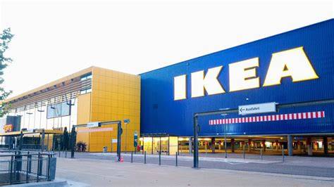 IKEA-Einrichtungshaus mit Osterprodukten