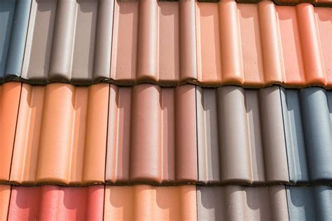Ideen für Dachpfannen, Zuckerguss-Schnee und bunte Süßigkeiten