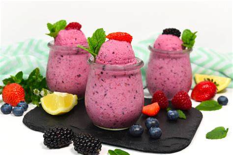 Ideen-Collage: Frozen Joghurt, Joghurt-Suppe, Crunch-Schichten