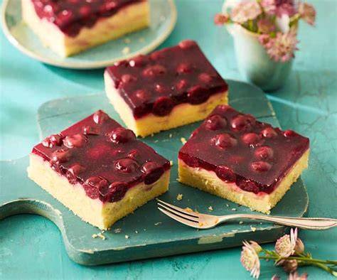 Ideen-Galerie: Verschiedene schnelle Blechkuchen - Zitronen-, Kirsch- und Himbeer-Varianten