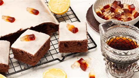 Illustration: Cola-Kuchen als Highlight auf der Geburtstagsparty