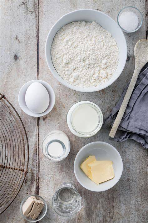 Illustration: Grundzutaten Mürbeteig (Mehl, Butter, Ei), Honig als Alternative