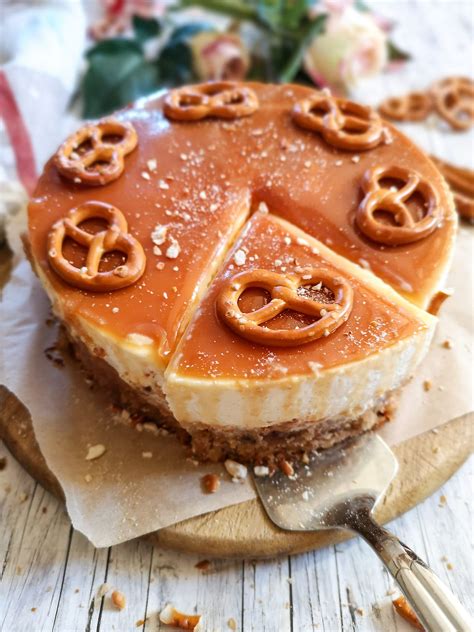 Illustration No-Bake Cheesecake mit Nussboden