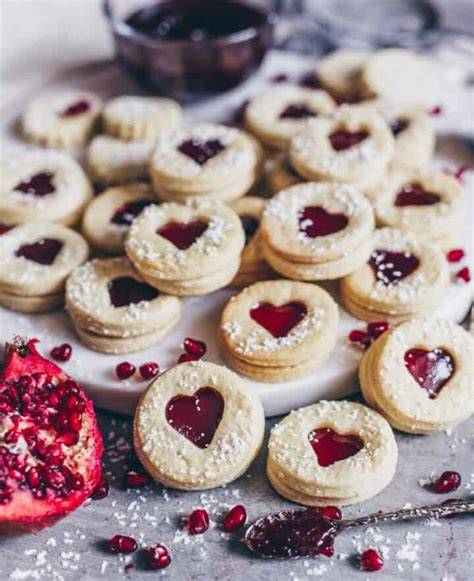 Illustration der Linzer Kekse - Querschnitt mit Marmeladenfüllung