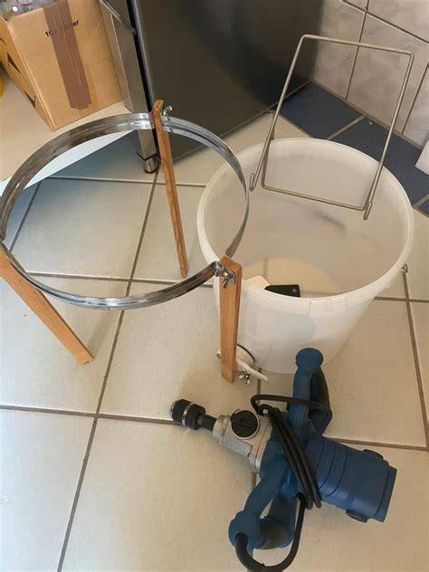 Imkerei Schleuder und Honigeimer