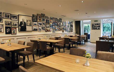 Impressionen aus dem Café und der Schaufenstergestaltung
