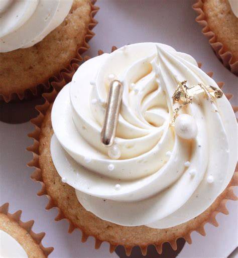 Individuelle Gestaltung: Cupcakes mit Hochzeitsfarben