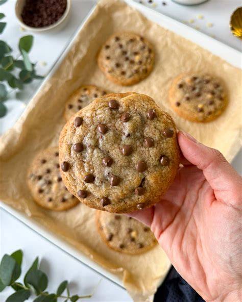 Infografik: Außen knusprig, innen chewy - Texturmerkmale eines perfekten Cookies