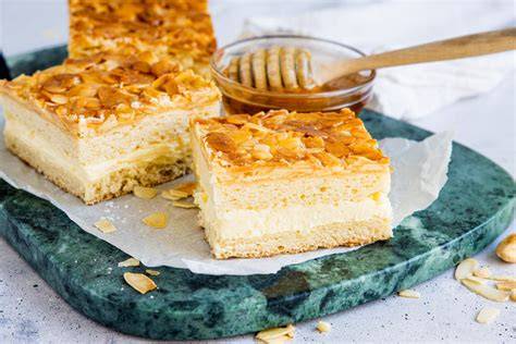 Infografik: Aufbau des Bienenstich Kuchens