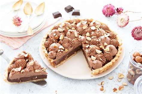 Infografik: Aufbau einer klassischen Tarte au Chocolat (Boden, Ganache, Toppings)