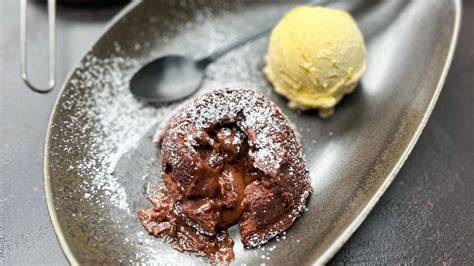 Infografik: Aufbau eines Lava Cakes - von Teig bis Kern
