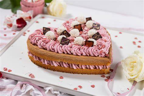 Infografik: Aufstellen der Torte zum Glasieren (Podest + Auffangblech)