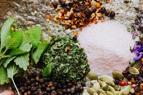 Infografik: Baukasten für ölfreie Dressings - Säure, Cremigkeit, Kräuter und Gewürze