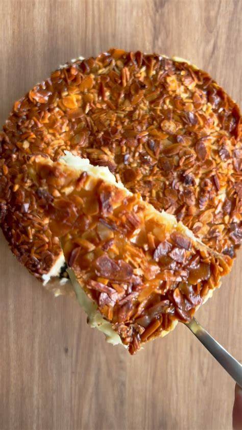 Infografik: Bienenstich-Plätzchen-Aufbau (Teig - Mandel-Topping - Vanillecreme)
