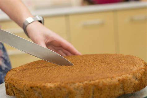 Infografik: Die wichtigsten Schritte beim Torte schneiden