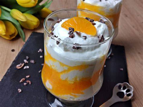 Infografik: Mandarinen-Dessert-Schichten mit Quarkcreme, Sahne und Mandarinen