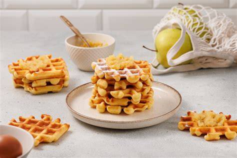 Infografik: Natürliche Süße in Waffeln - Banane, Apfelmus, Datteln im Vergleich