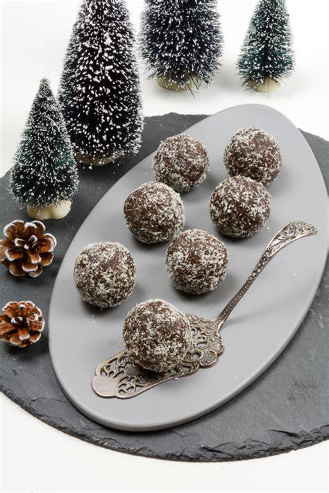 Infografik: Resteverwertung - von Lebkuchen zu Kugeln (Rum/Orangensaft, Schokolade, Wälzen)