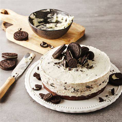 Infografik: Schichtaufbau einer Oreo Torte mit Creme und Keksen