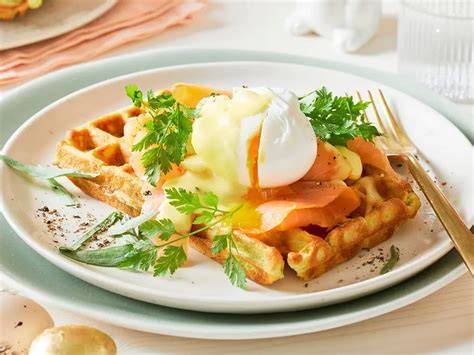 Infografik: Schritt-für-Schritt Eggs Benedict auf Waffeln