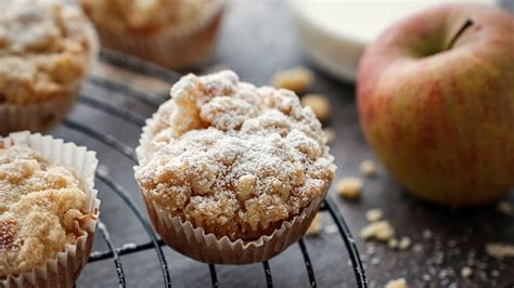 Infografik: Schritte für Apfel-Streusel-Muffins von Apfel bis Ofen