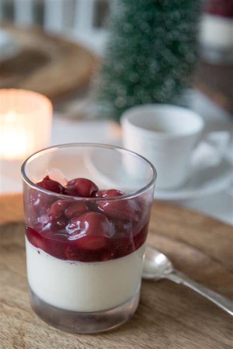 Infografik: Schrittfolge Panna Cotta und Kirschkompott
