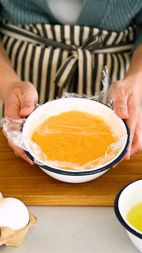 Infografik: So verhinderst du Puddinghaut - Folie direkt auf den heißen Pudding