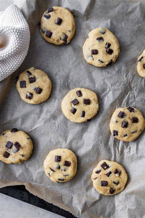 Infografik: Soft vs. knusprig - Backzeit, Abkühl- und Druck-Tipps für vegane Cookies